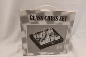 Glazen schaakbord en pionnen
