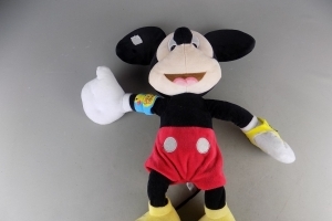 Mickey Mouse met gips